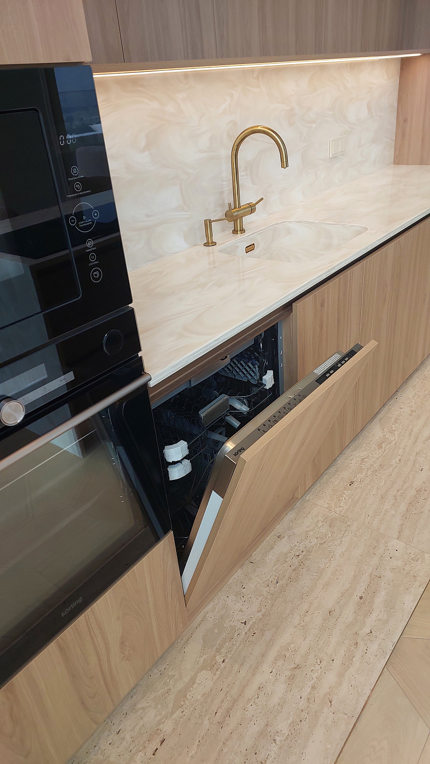 Кухня в оттенке дуб гамильтон натуральный