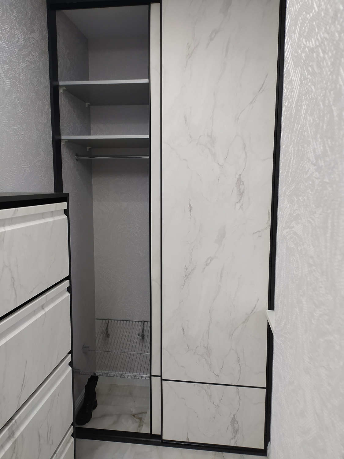 Прихожая под мрамор