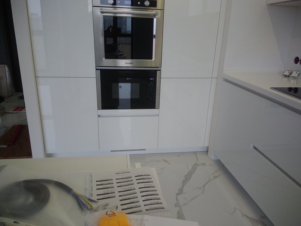 Кухня белая Акрил