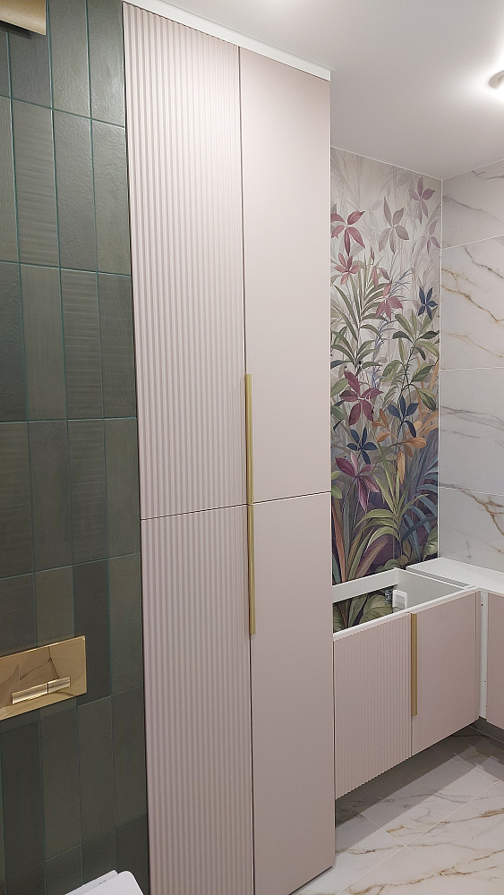 Мебель в ванную комнату розовая с золотом