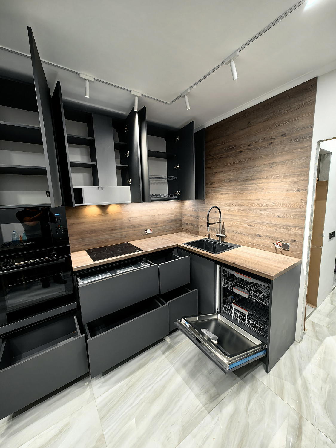 Кухня Egger Диамант серый