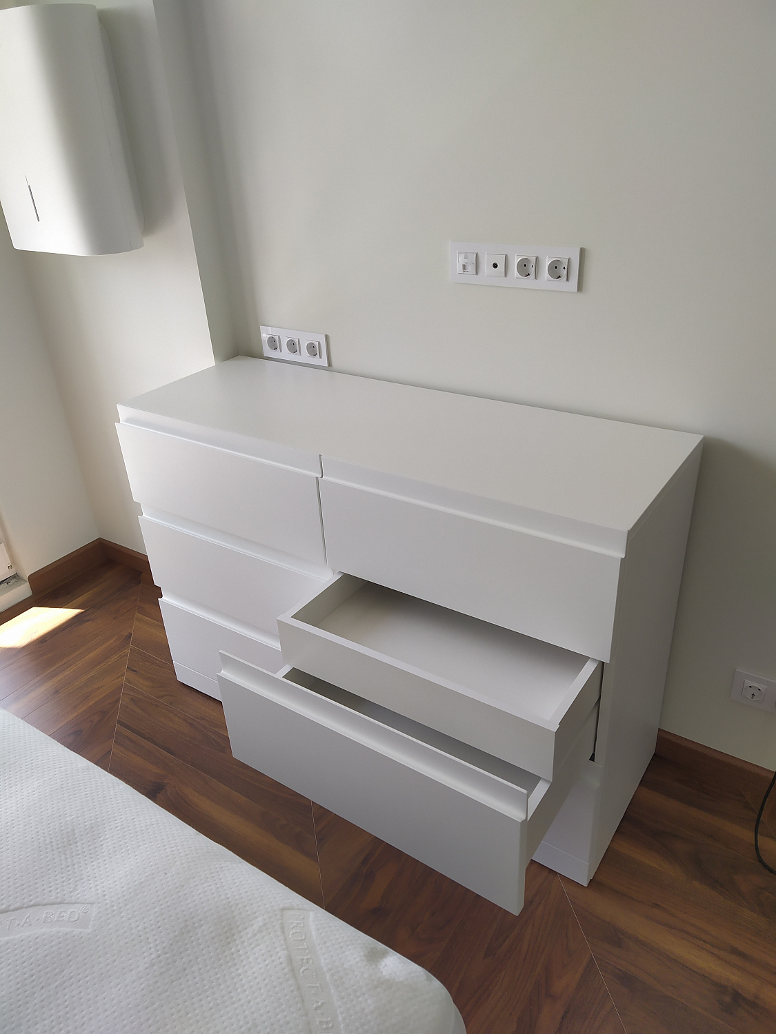 Шкаф и комод в спальню