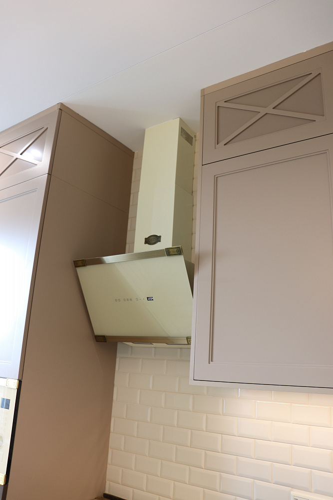 Кухня фасады с золотом