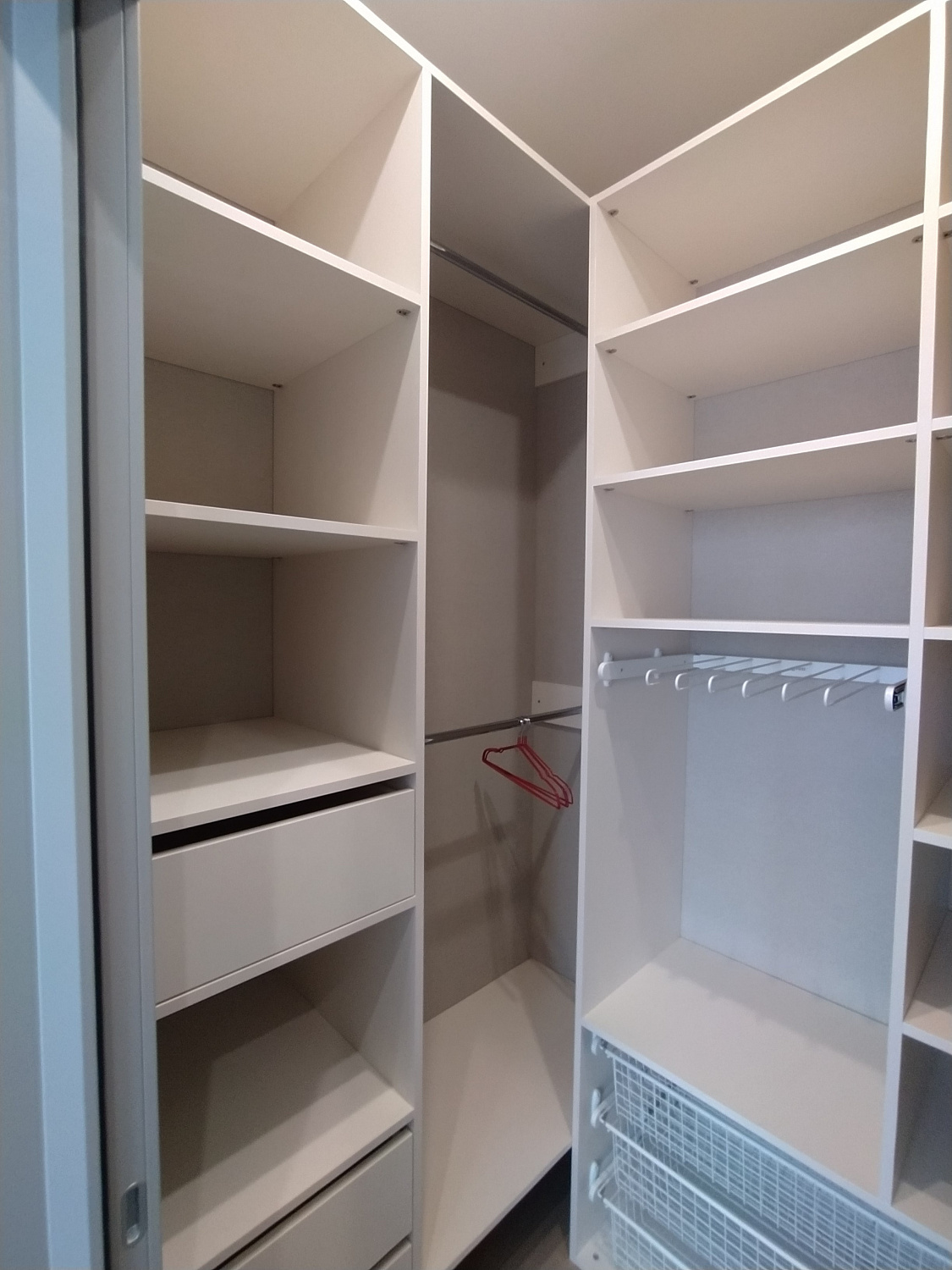 Гардеробная белая ЛДСП