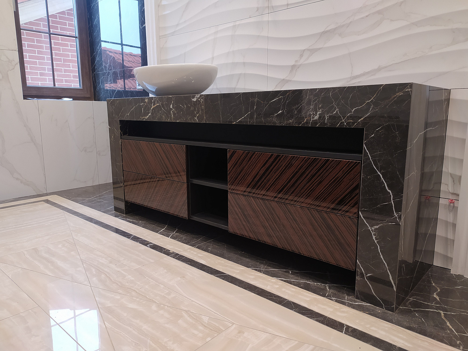 Тумба в ванную шпон Эбен красный глянец